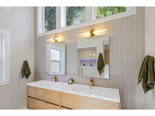 3018 ASHLEY Loop, Eugene, OR 97405