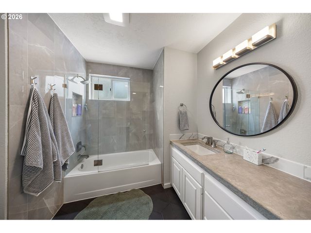 3018 ASHLEY Loop, Eugene, OR 97405