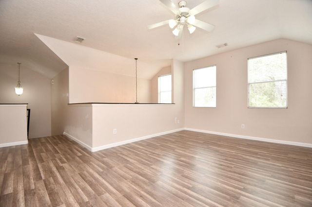 5418 Cinnamon Lake Drive, Baytown, TX 77521