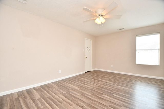 5418 Cinnamon Lake Drive, Baytown, TX 77521