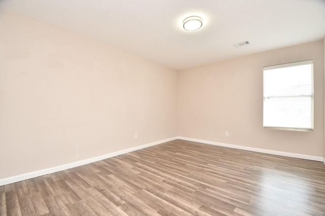 5418 Cinnamon Lake Drive, Baytown, TX 77521