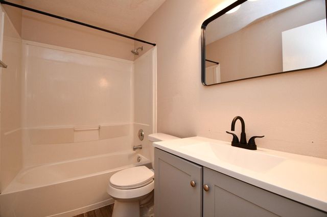 5418 Cinnamon Lake Drive, Baytown, TX 77521