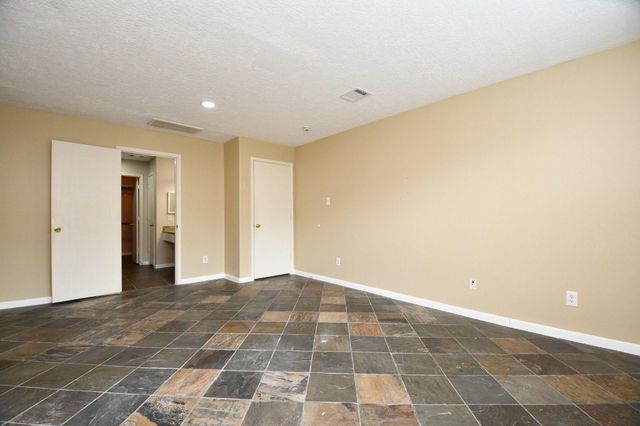 5418 Cinnamon Lake Drive, Baytown, TX 77521