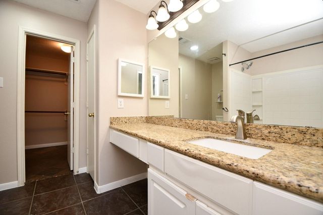 5418 Cinnamon Lake Drive, Baytown, TX 77521