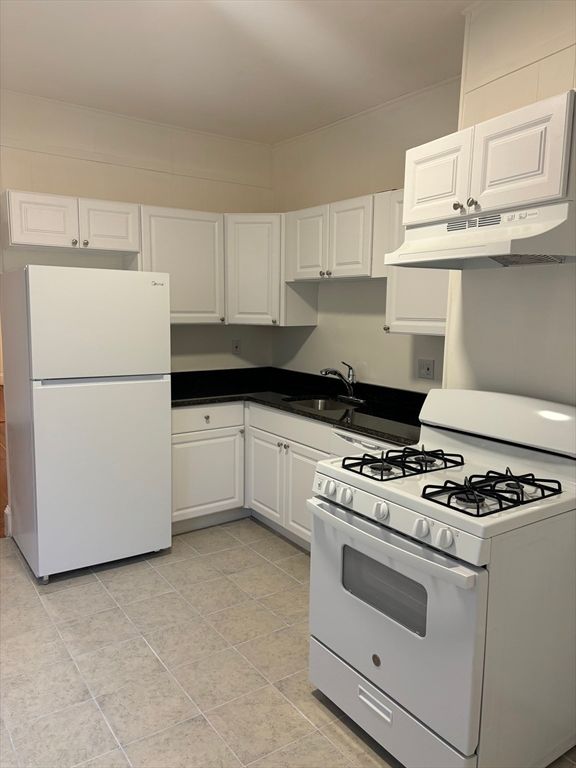 10 Parkway Road 2, Brookline, MA 02446