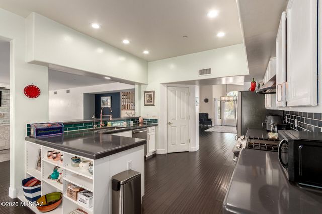 71 S Lookout Mountain Lane, Sahuarita, AZ 85629