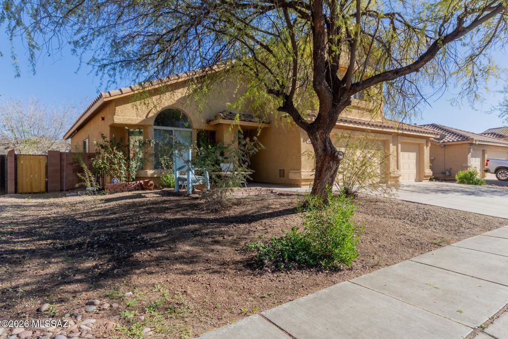 71 S Lookout Mountain Lane, Sahuarita, AZ 85629