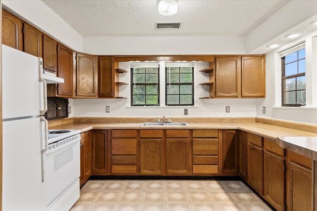 1434 Vz County Road 4519, Van, TX 75790