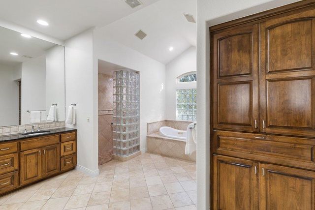 17312 Northlake Hills DR, Jonestown, TX 78645