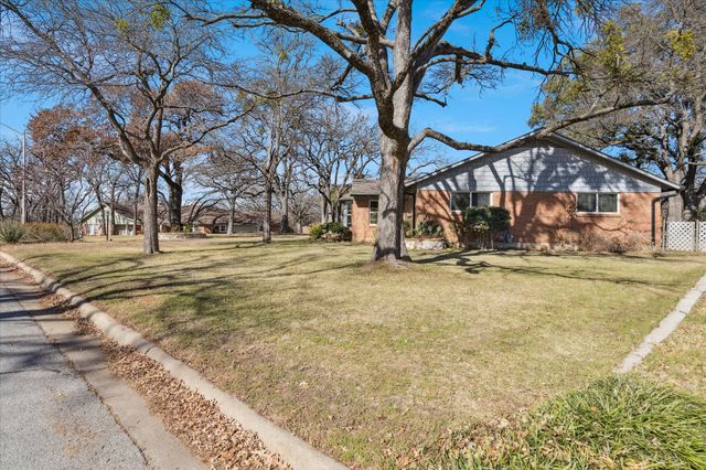 6001 Jacqueline Road, Fort Worth, TX 76112