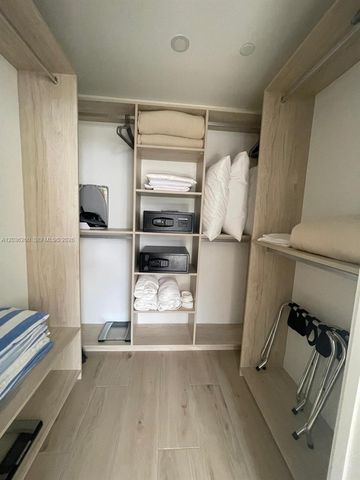 225 N Miami Ave 805, Miami, FL 33128