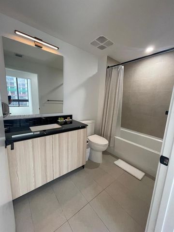 225 N Miami Ave 805, Miami, FL 33128
