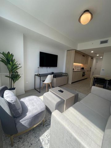 225 N Miami Ave 805, Miami, FL 33128