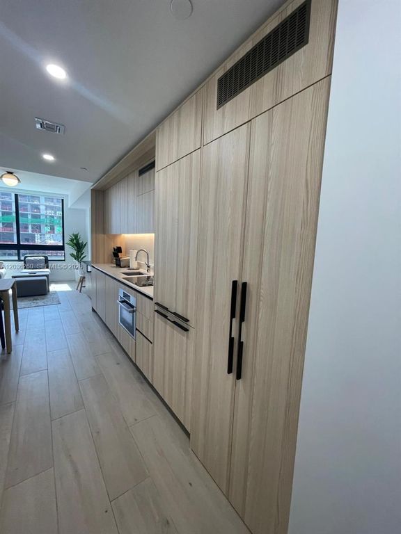 225 N Miami Ave 805, Miami, FL 33128