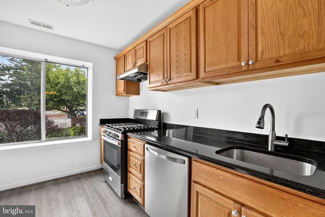 102 TEAL CT, East Windsor, NJ 08520