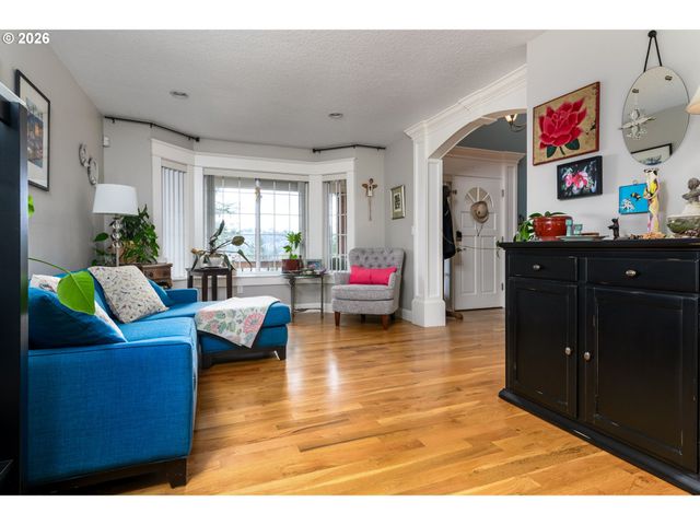 12542 Se MT SCOTT Blvd, Happy Valley, OR 97086
