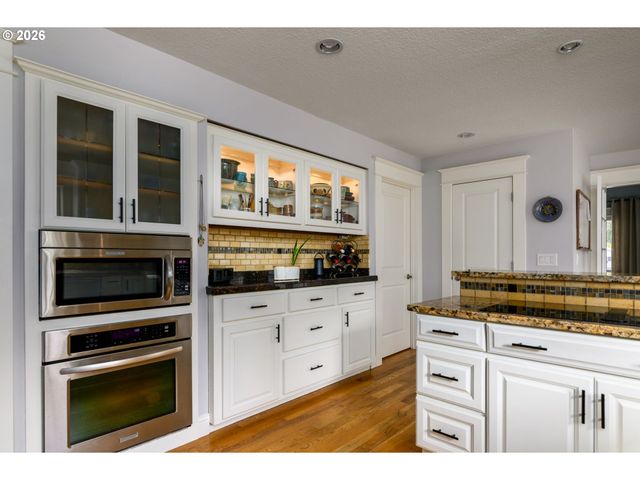 12542 Se MT SCOTT Blvd, Happy Valley, OR 97086