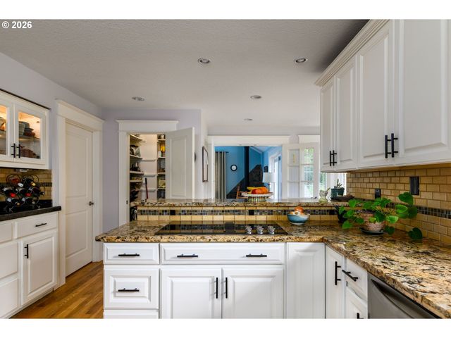 12542 Se MT SCOTT Blvd, Happy Valley, OR 97086