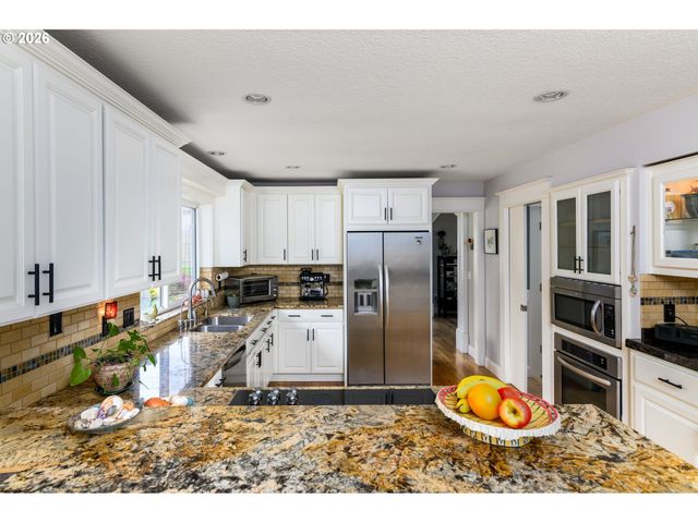 12542 Se MT SCOTT Blvd, Happy Valley, OR 97086