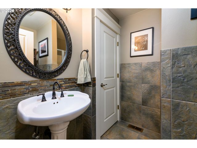 12542 Se MT SCOTT Blvd, Happy Valley, OR 97086