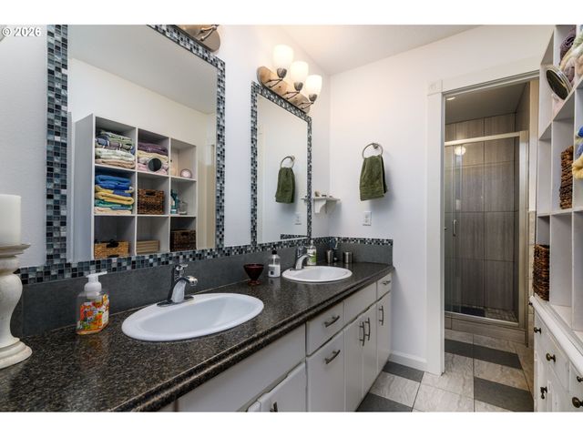 12542 Se MT SCOTT Blvd, Happy Valley, OR 97086