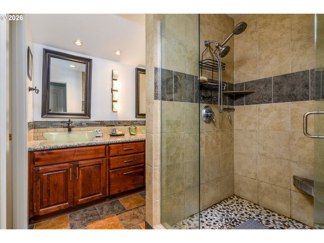 12542 Se MT SCOTT Blvd, Happy Valley, OR 97086