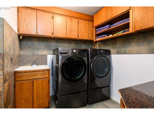 12542 Se MT SCOTT Blvd, Happy Valley, OR 97086