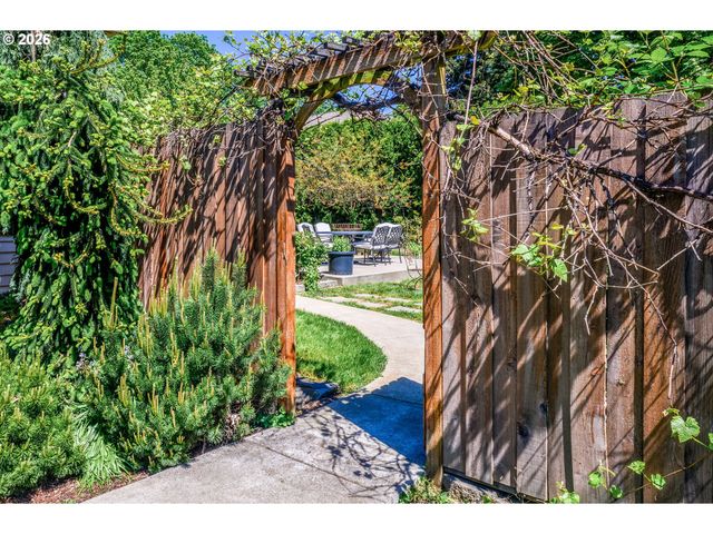 12542 Se MT SCOTT Blvd, Happy Valley, OR 97086