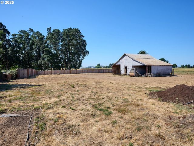 1632 BROWN St, Woodburn, OR 97071