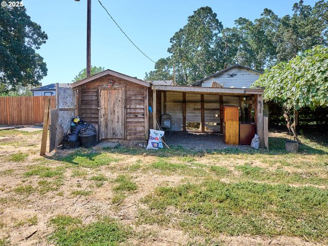 1632 BROWN St, Woodburn, OR 97071