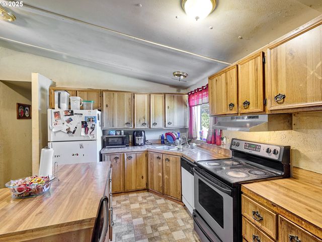 1632 BROWN St, Woodburn, OR 97071