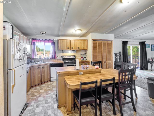 1632 BROWN St, Woodburn, OR 97071