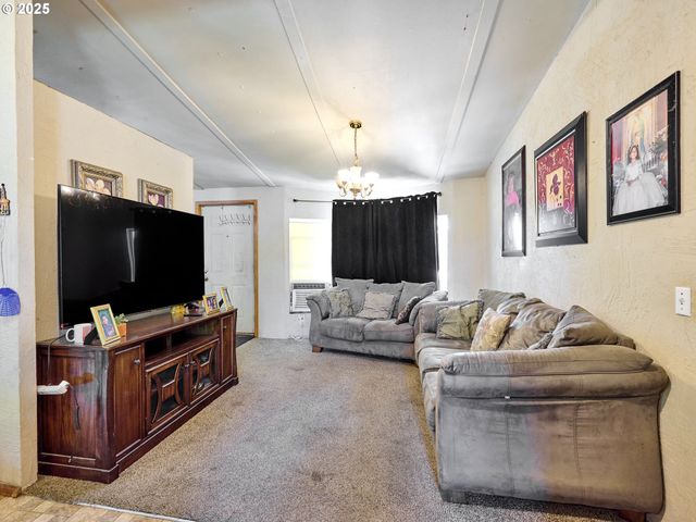 1632 BROWN St, Woodburn, OR 97071