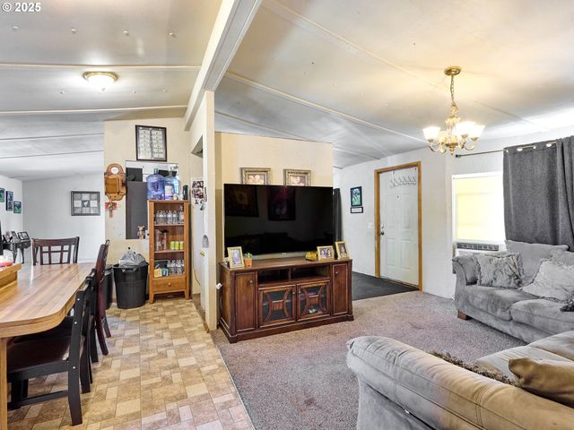 1632 BROWN St, Woodburn, OR 97071