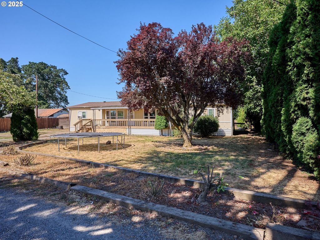 1632 BROWN St, Woodburn, OR 97071