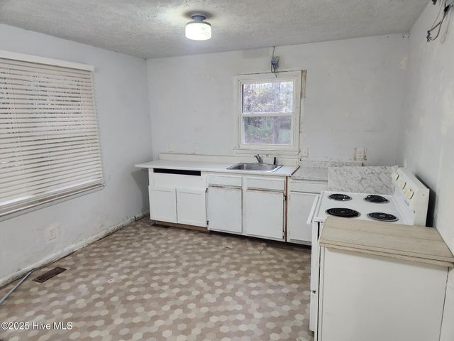 616 N Pine Street, Roseboro, NC 28382