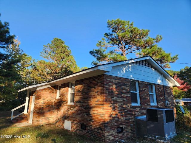 616 N Pine Street, Roseboro, NC 28382