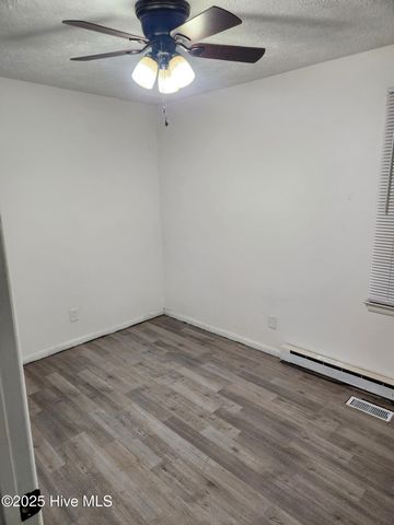 616 N Pine Street, Roseboro, NC 28382