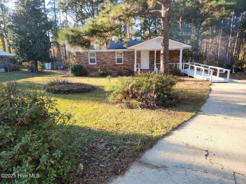 616 N Pine Street, Roseboro, NC 28382