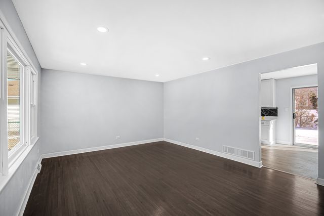 16779 92nd Avenue, Orland Hills, IL 60487