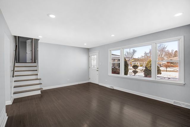 16779 92nd Avenue, Orland Hills, IL 60487