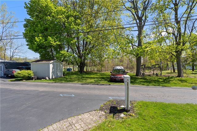 3660 Shoreline Dr, Livonia, NY 14487