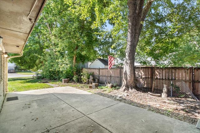 1704 N Drury Lane, Arlington Heights, IL 60005