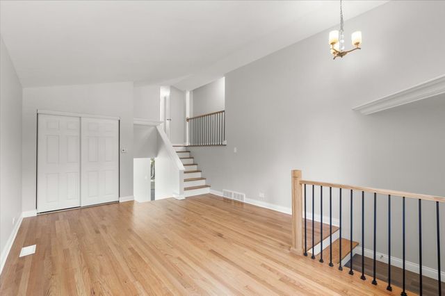 1704 N Drury Lane, Arlington Heights, IL 60005