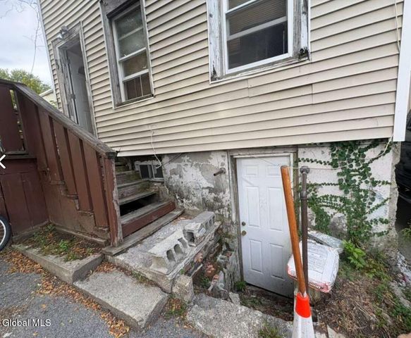 29 Emmett Street, Albany, NY 12204