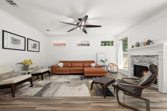 26 Cinnamon Teal Place, The Woodlands, TX 77382