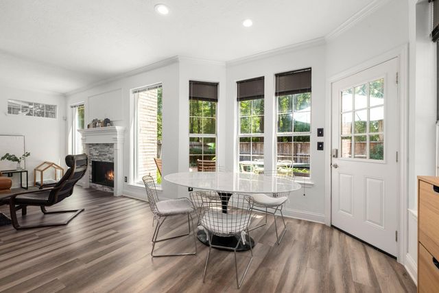 26 Cinnamon Teal Place, The Woodlands, TX 77382