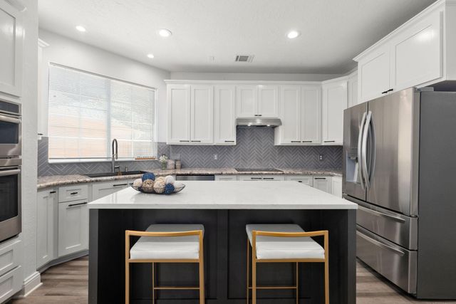 26 Cinnamon Teal Place, The Woodlands, TX 77382