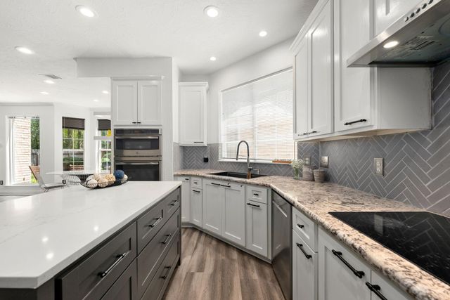 26 Cinnamon Teal Place, The Woodlands, TX 77382