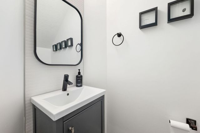 26 Cinnamon Teal Place, The Woodlands, TX 77382